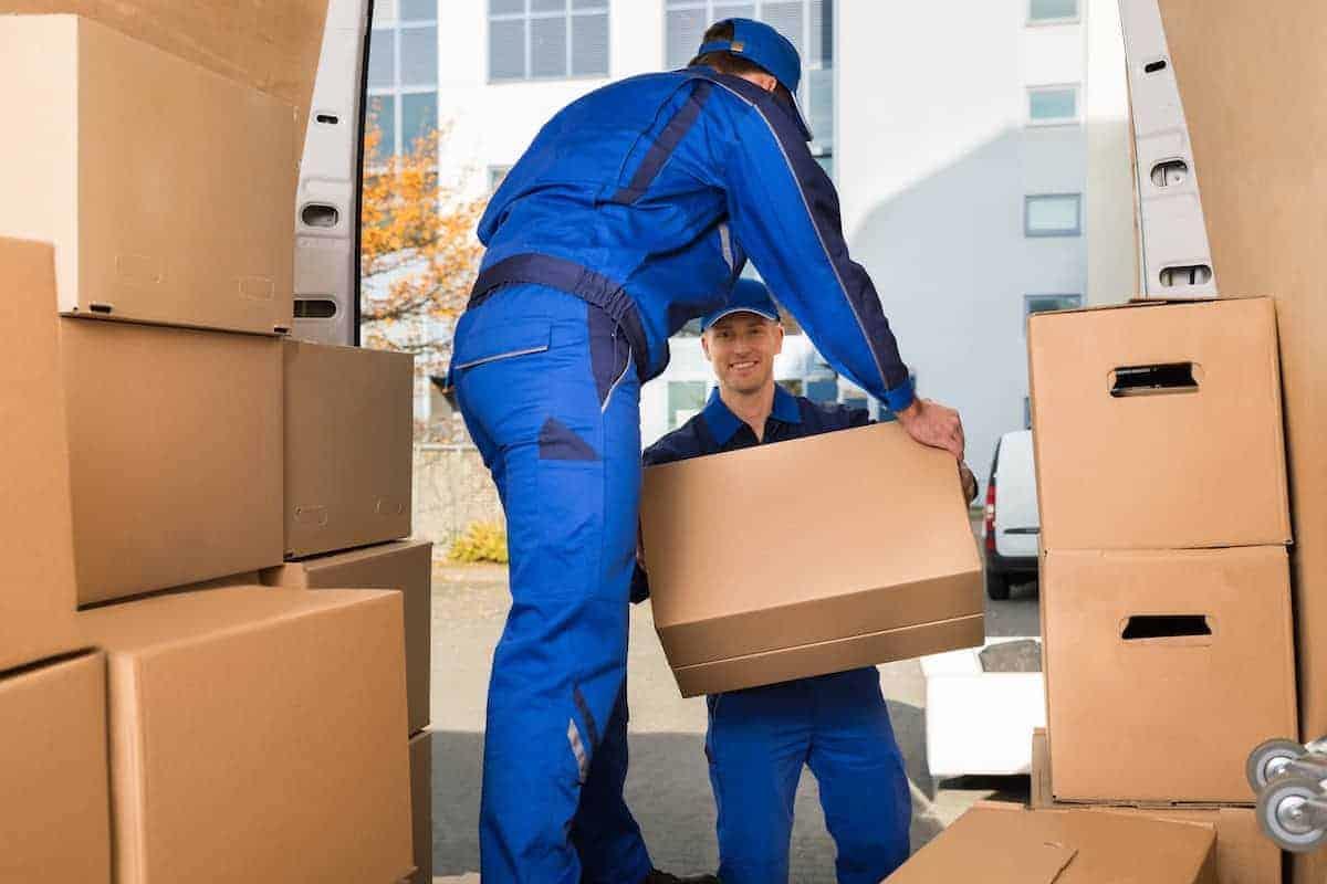 Reasons to Work with Professional Movers